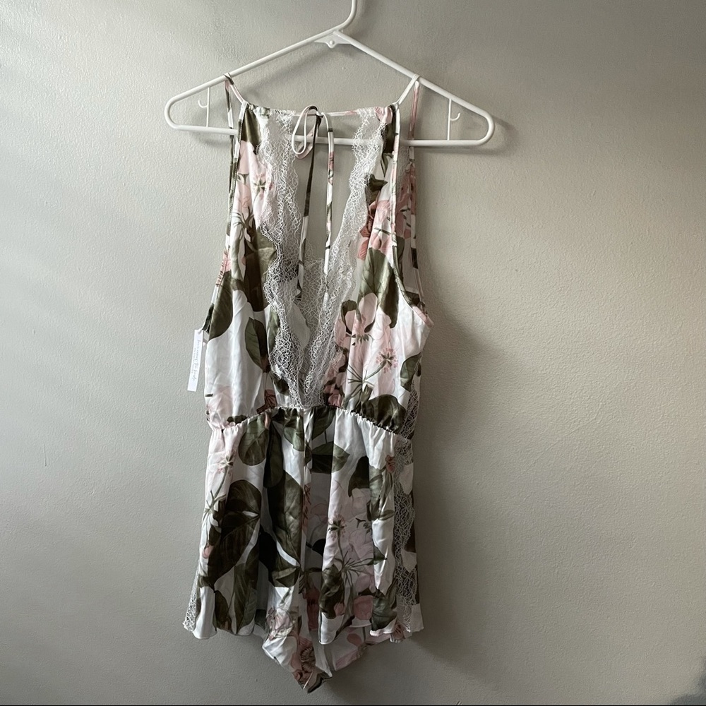 NWT Victoria’s Secret Bridal Collection Romper - Picture 7 of 9